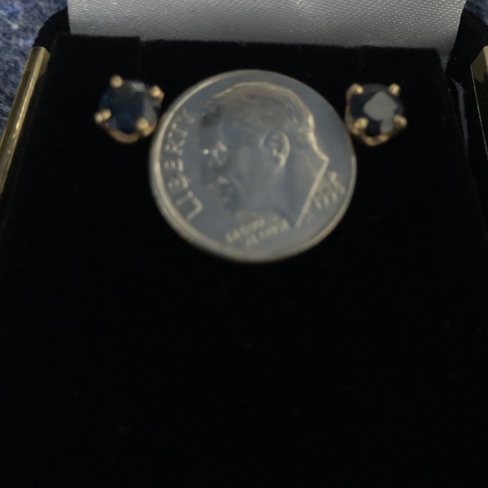 Real Blue Sapphire with Gold Stud Earrings🥳 - Picture 4 of 4